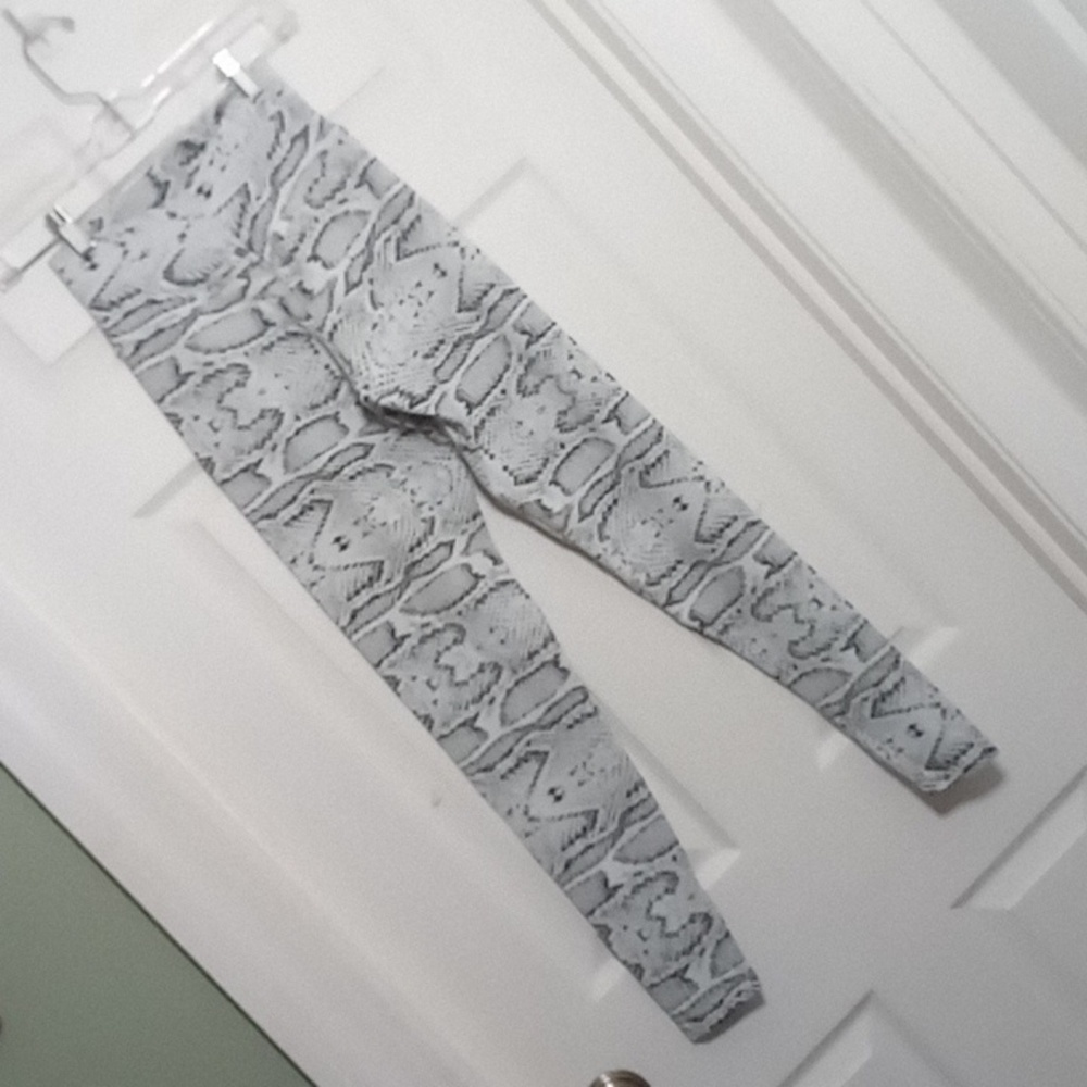 Booty snakeskin print leggings by Brabants